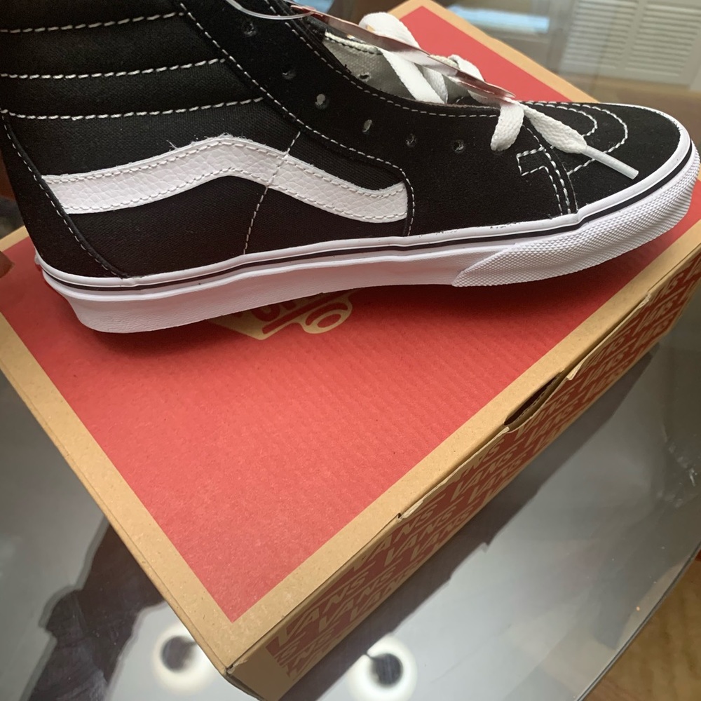 VANS - Picture 3 of 7